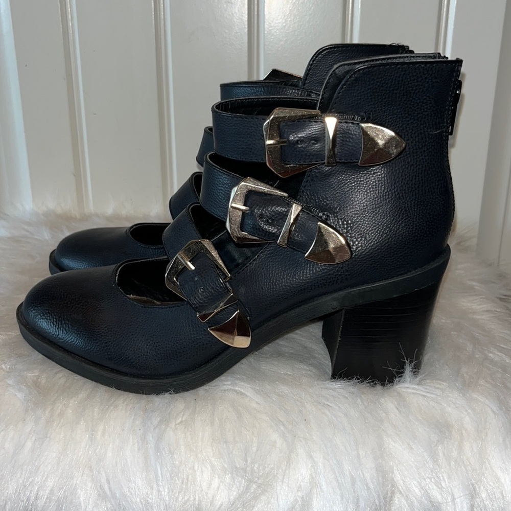 black faux leather chunky heel mary Jane strappy shoe boot goth punk witchy 8